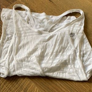 white nike tank top